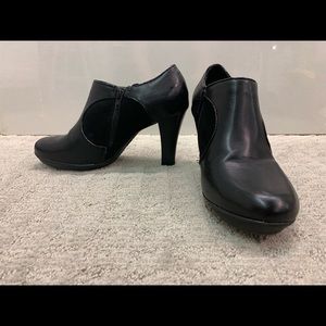 SALE🎉 Sole Senseability Buckle Booties